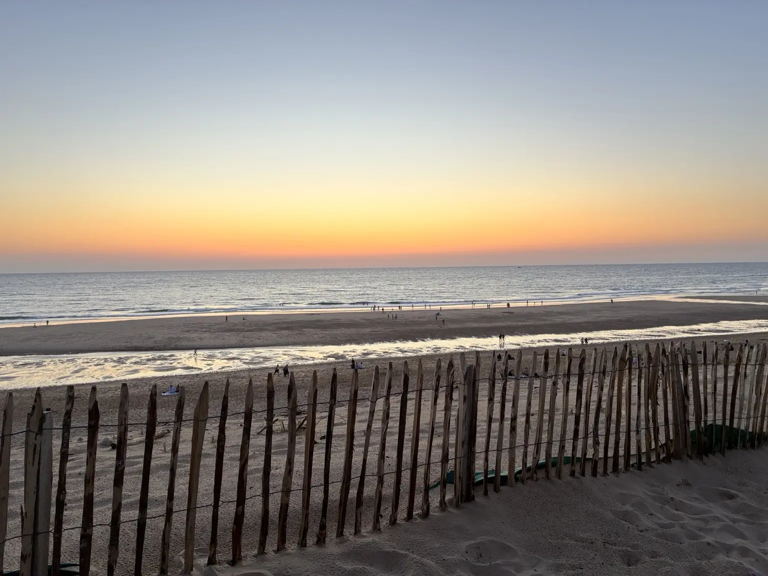 La plage et les dunes en fin de journée